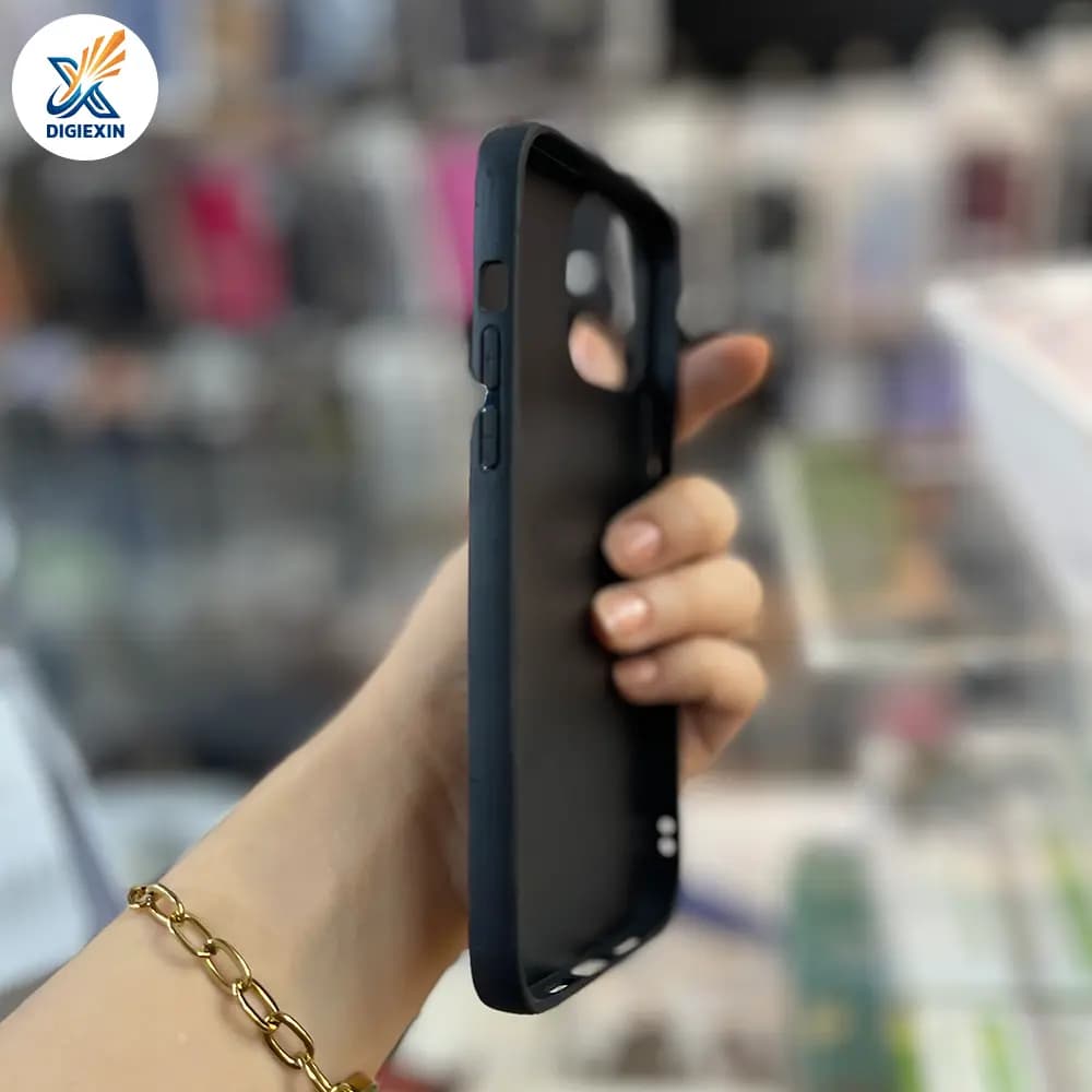 کاور عروسکی چرمی کارل مناسب برای آیفون 13 پرومکس — تصویر ۴