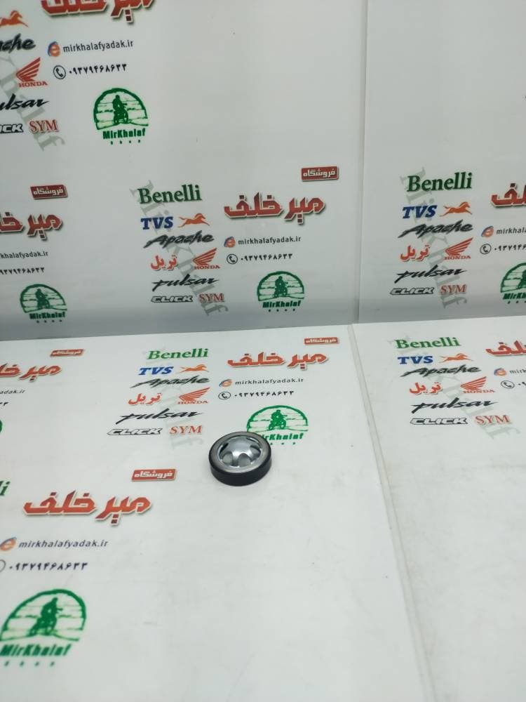 شیشه (پولکی) نشانگر روغن روی درب کلاچ موتور تریل روان و بنلی 150 و 300 دو سیلندر قدیم و جدید و 3 سه چرخ