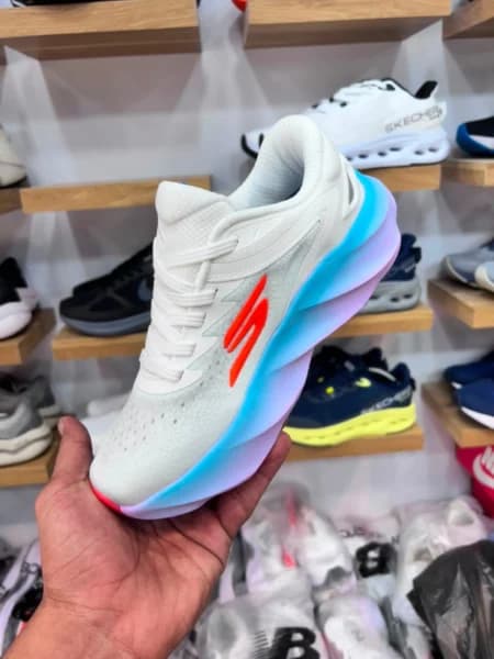 کتونی اسکیچرز هایپربرست کربن مسترکوالیتی سایز 3۶ الی 40 ساخت ویتنام Skechers Hyperburst Carbon — تصویر ۲