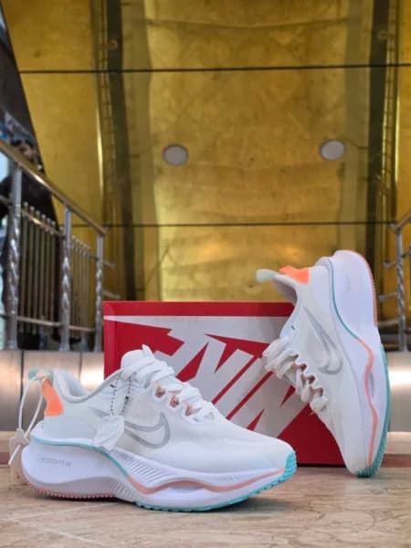 کتونی نایک زوم ایکس لبخندی سایز ۳۷ الی ۴۰ ساخت ویتنام Nike ZoomX Vietnam