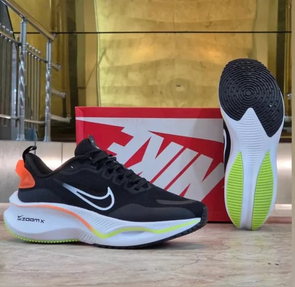 کتونی نایک زوم ایکس لبخندی سایز ۴۰ الی ۴۵ ساخت ویتنام Nike ZoomX Vietnam