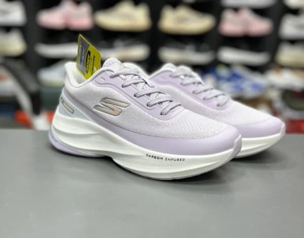 کتونی اسکیچرز هایپربرست کربن مسترکوالیتی سایز ۳۷ الی ۴۰ ساخت ویتنام Skechers Hyperburst Carbon