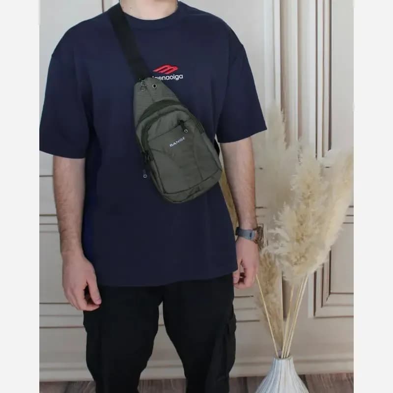 بادی بگ مردانه پارچه ای ابعاد 20 در 10 سانتی متر دارای 3 جیب بیرونی و 1 جیب داخلی آستر ساتن — تصویر ۳