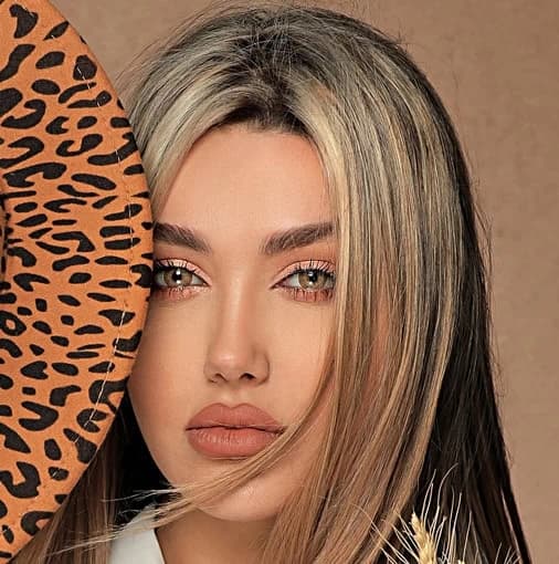 لنز رنگی عسلی لابلا مدل شنل براون