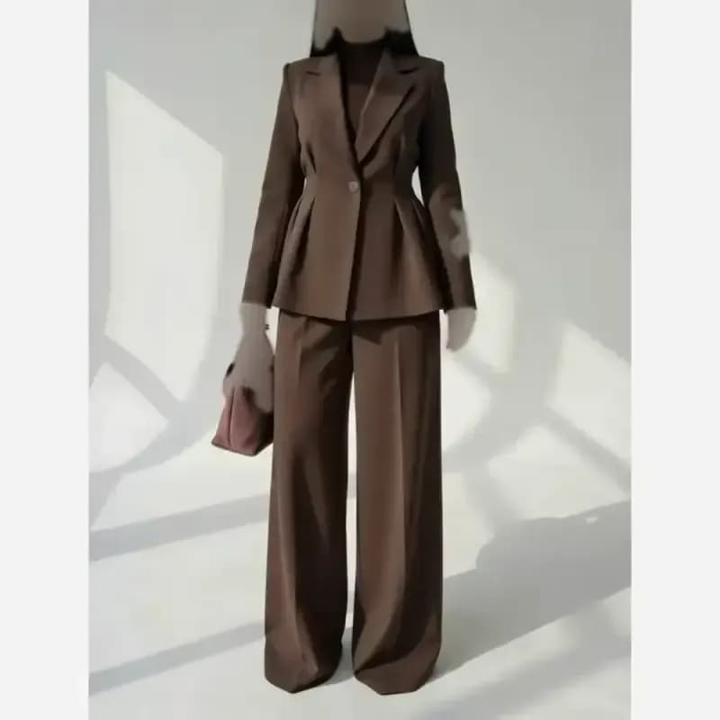ست کت شلوار زنانه جنس مازراتی مدل تارا رنگ مشکی کرم قهوه ای — تصویر ۴