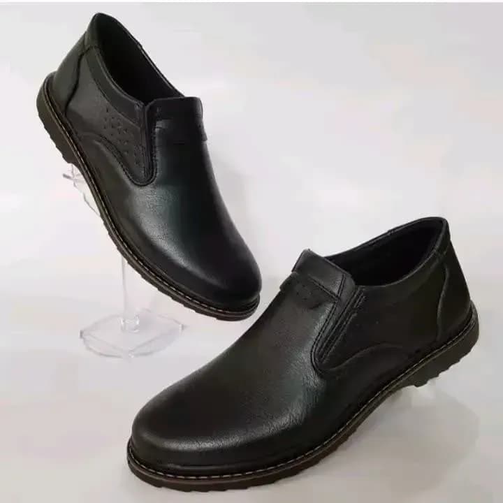 کفش مردانه اداری و مجلسی چرم مصنوعی رنگ مشکی — تصویر ۴