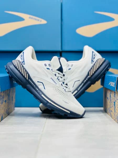 کتونی رانینگ و پیاده روی بروکس ادرنالین 23 سایز 40 الی 45 ساخت ویتنام Brooks Adrenaline 23