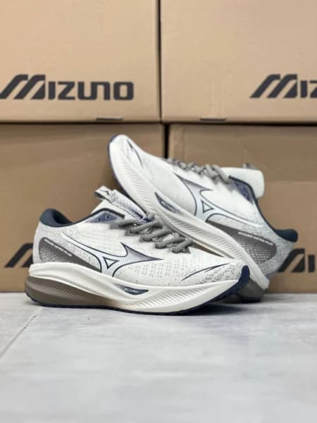 کتونی مسترکوالیتی میزانو آسترو پلاس ساخت ویتنام Mizuno Astro Plus سایز ۴۰ الی ۴۵ فروش عمده و تک
