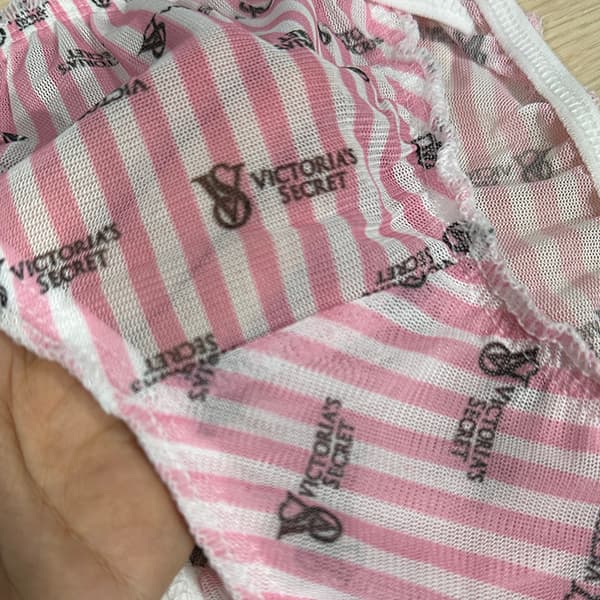 شورت زنانه توری گره‌ای طرح ویکتوریا سکرت ویولت کد ۱۰۰۲ — تصویر ۴