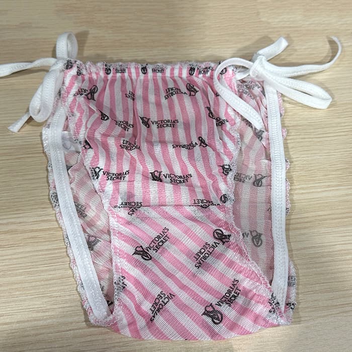 شورت زنانه توری گره‌ای طرح ویکتوریا سکرت ویولت کد ۱۰۰۲ — تصویر ۳
