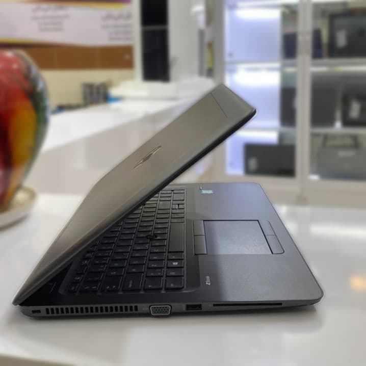 لپ تاپ استوک HP ZBook 15u G3 | Core i5-6200U | 16 GB Ram DDR4 | SSD 512 GB | VGA 2 GB AMD FirePro W4190M | Display 15.6 FHD — تصویر ۴