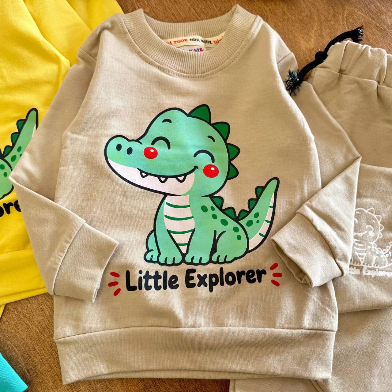 بلوز شلوار تمساح Little Explorer کد 7121 — تصویر ۴