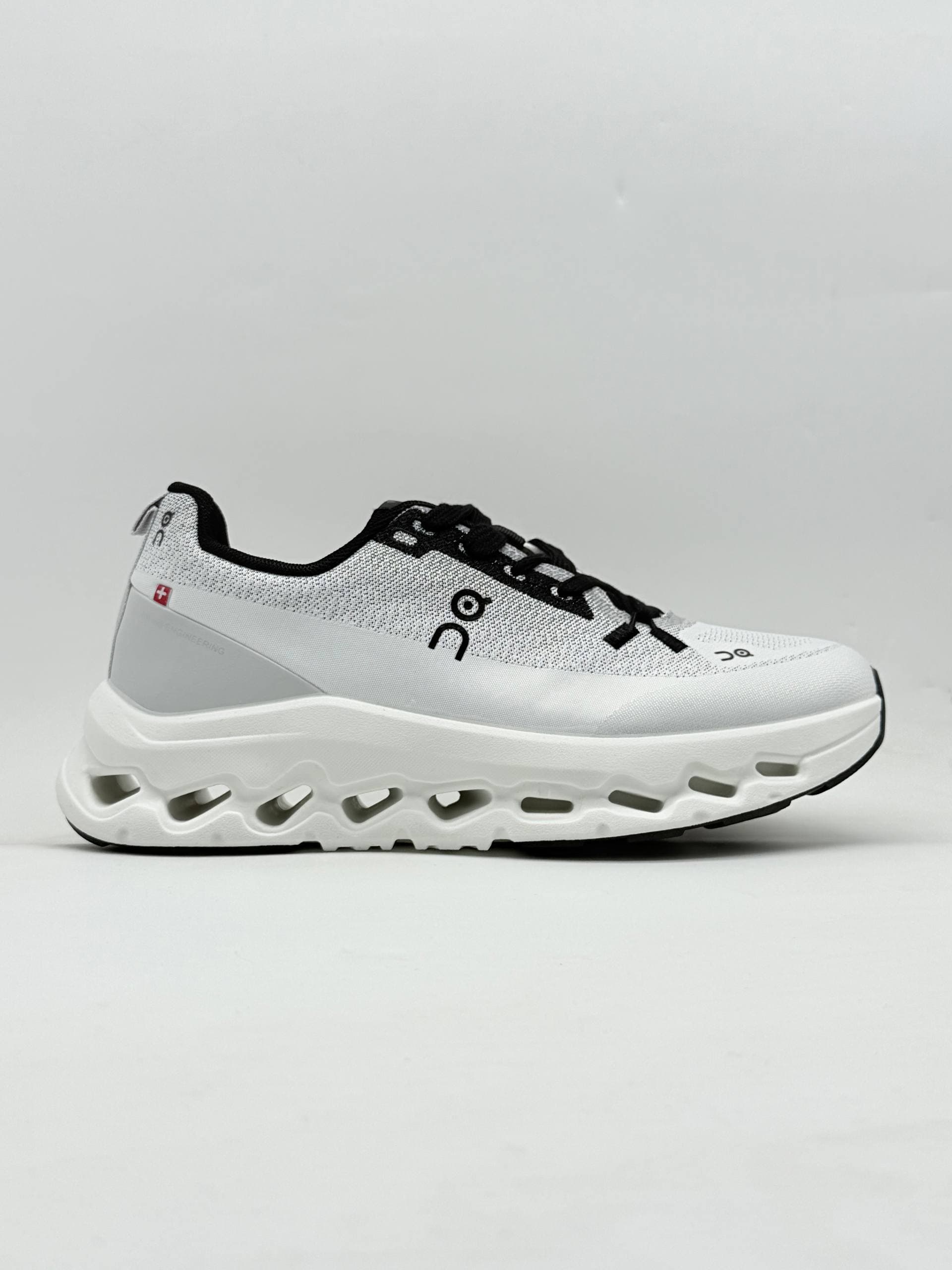 کفش پیاده روی QC سفید مشکی QC walking shoes white black