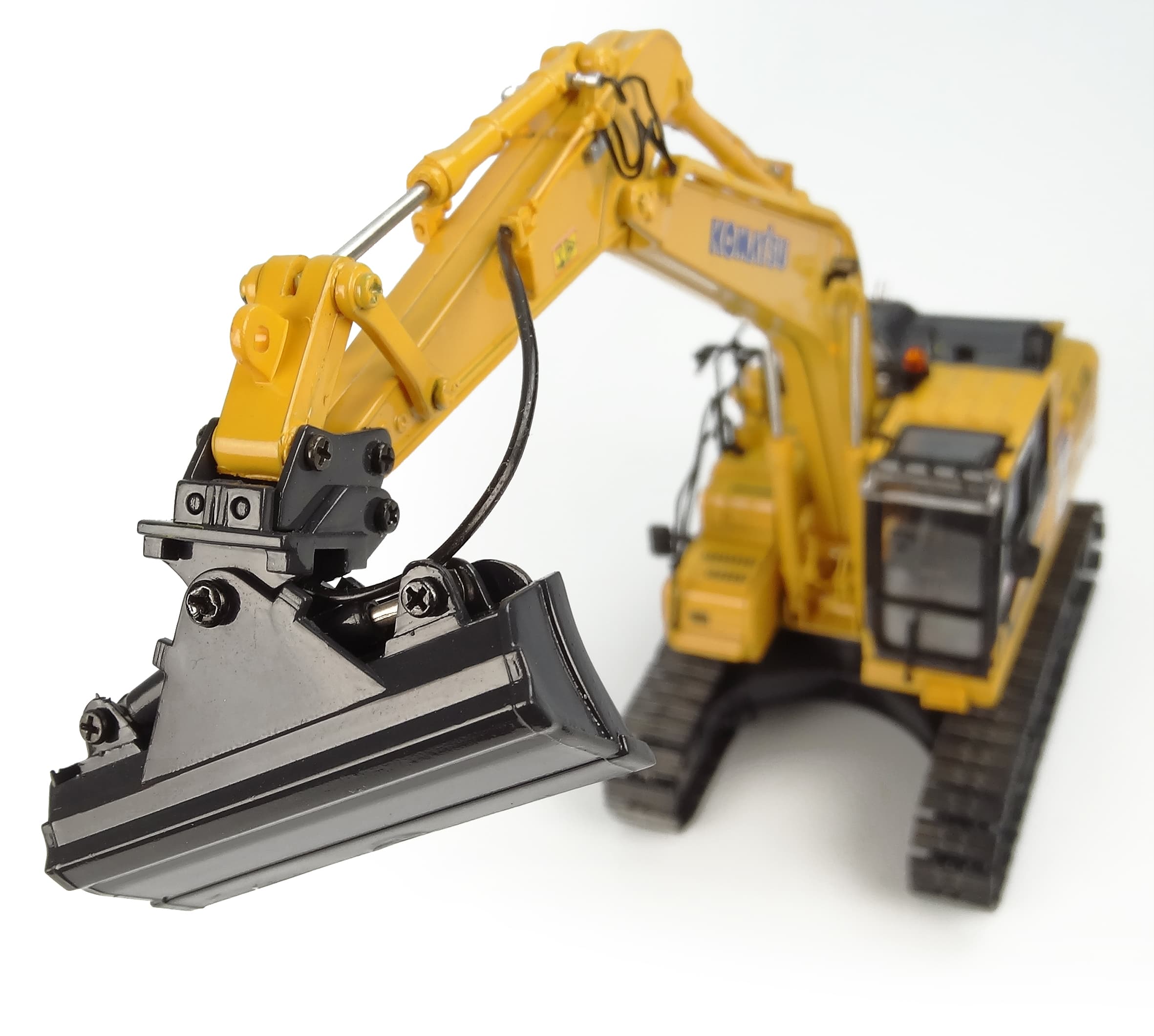 ماکت بیل مکانیکی Komatsu PC210LCi-11 یونیورسال هابیز 1:50 کد UH8123