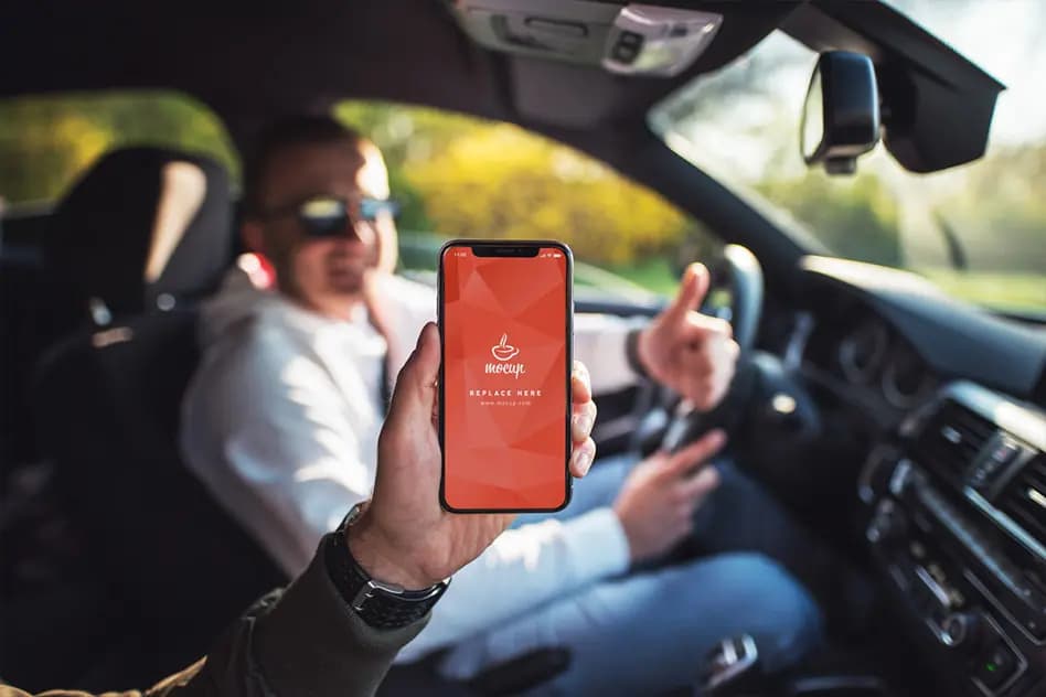15 موکاپ آیفون ایکس در اتومبیل iPhone X in Car Mockup — تصویر ۵