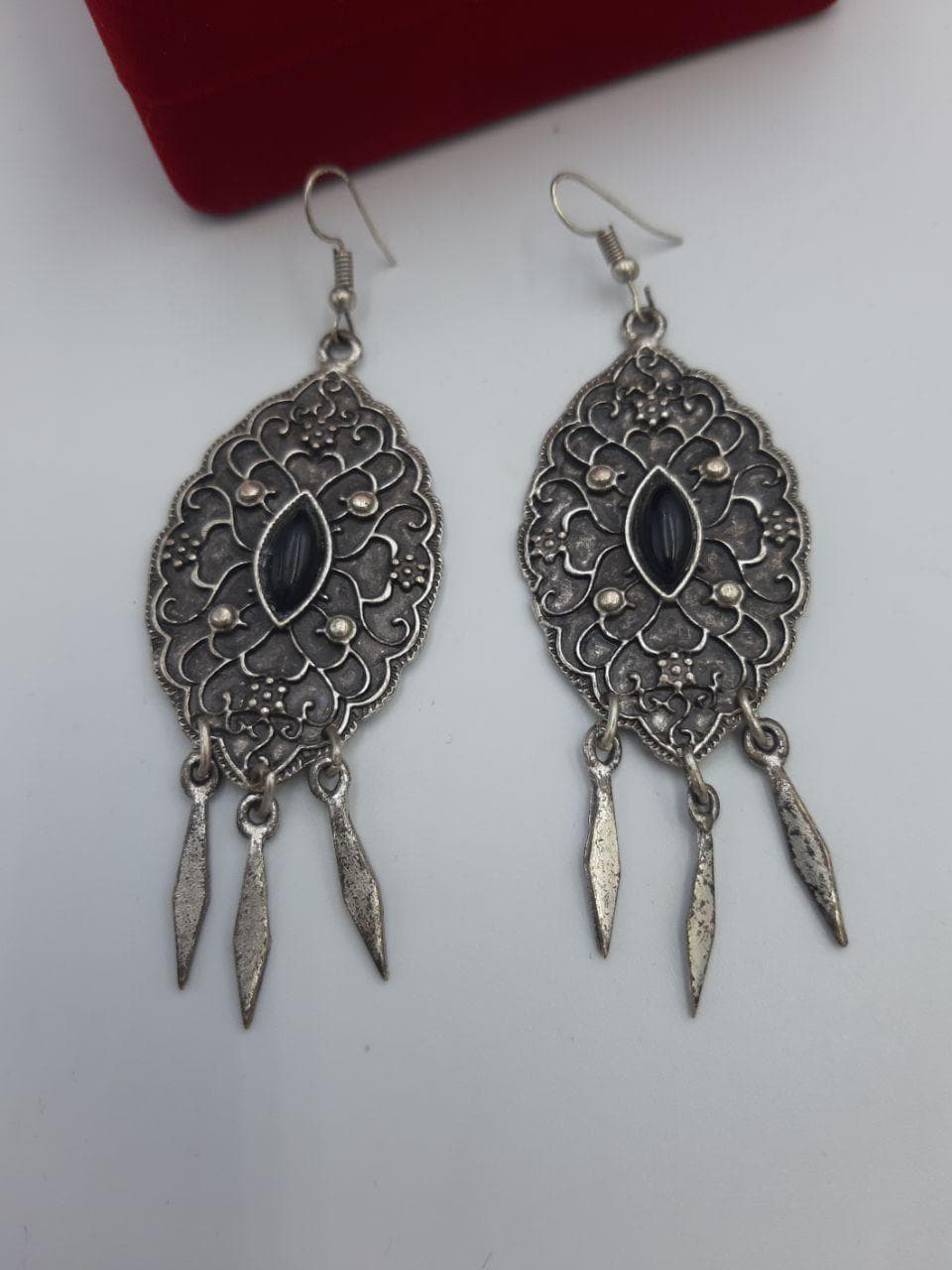 گوشواره ورشو با سنگ عقیق مشکی آویزدار