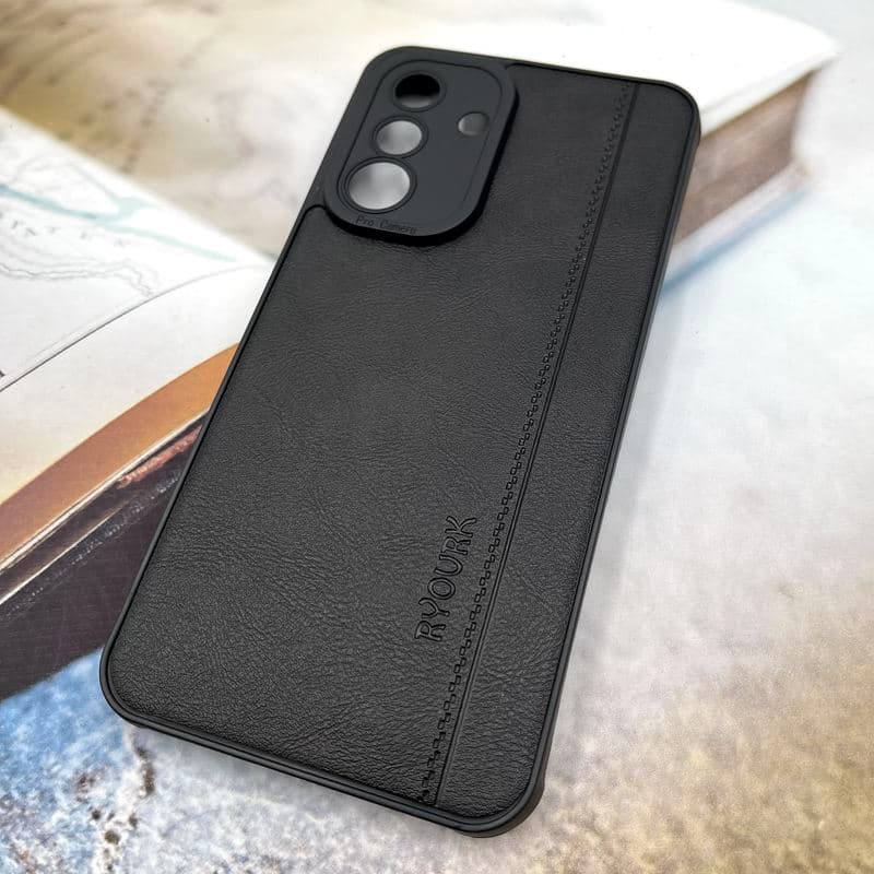 قاب گوشی Galaxy A37 سامسونگ چرمی طرح دوخت RYOURK کلاسیک ایربگ دار محافظ لنز دار مشکی کد 435693 — تصویر ۲