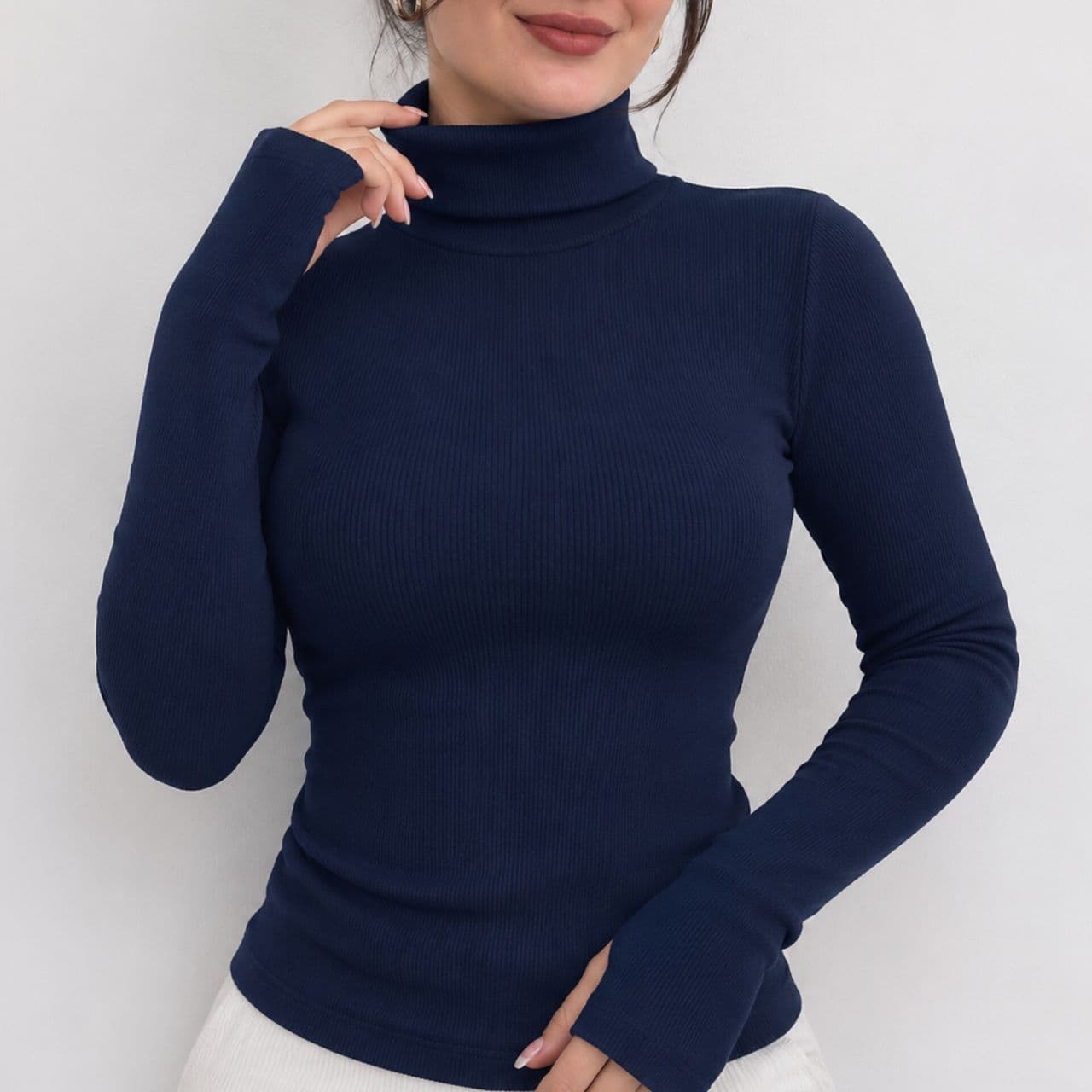 بلوز زنانه یقه اسکی مدل آستین فینگر دار