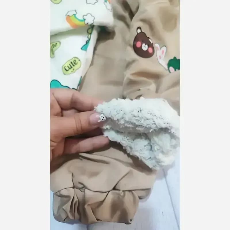 ست سوییشرت و شلوار داخل خز ببعی طرح داینو دخترانه و پسرانه — تصویر ۳
