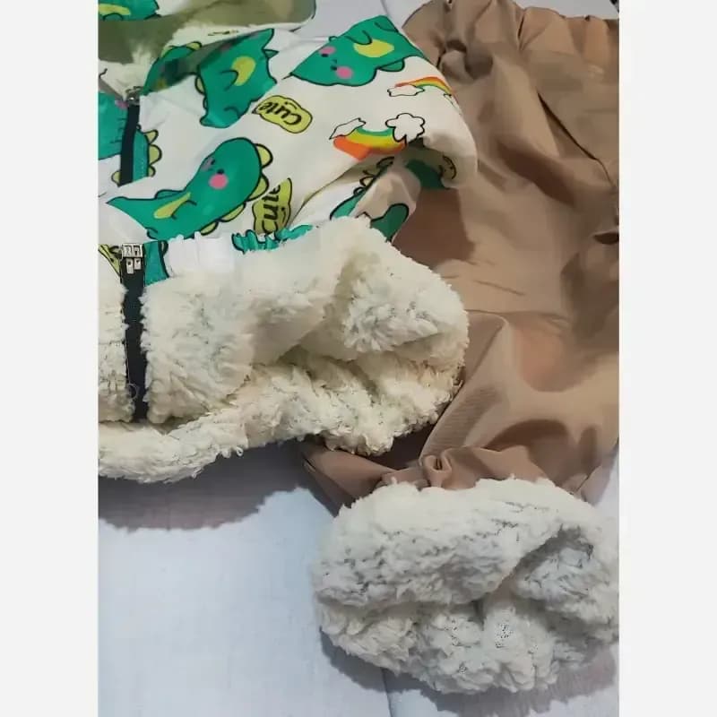 ست سوییشرت و شلوار داخل خز ببعی طرح داینو دخترانه و پسرانه — تصویر ۴