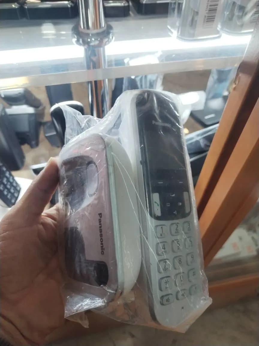 تلفن بی‌سیم پاناسونیک KX-TGC220 منشی‌دار با ۹۶۰ دقیقه مکالمه استوک دبی بدون کارتن لوازم نو