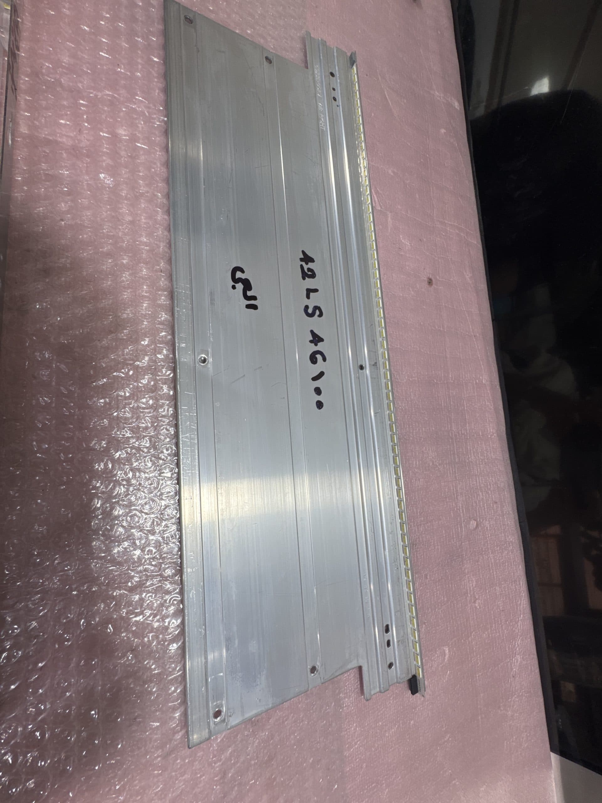 بک لایت تلویزیون ال‌ جی 42LS46100 — تصویر ۳
