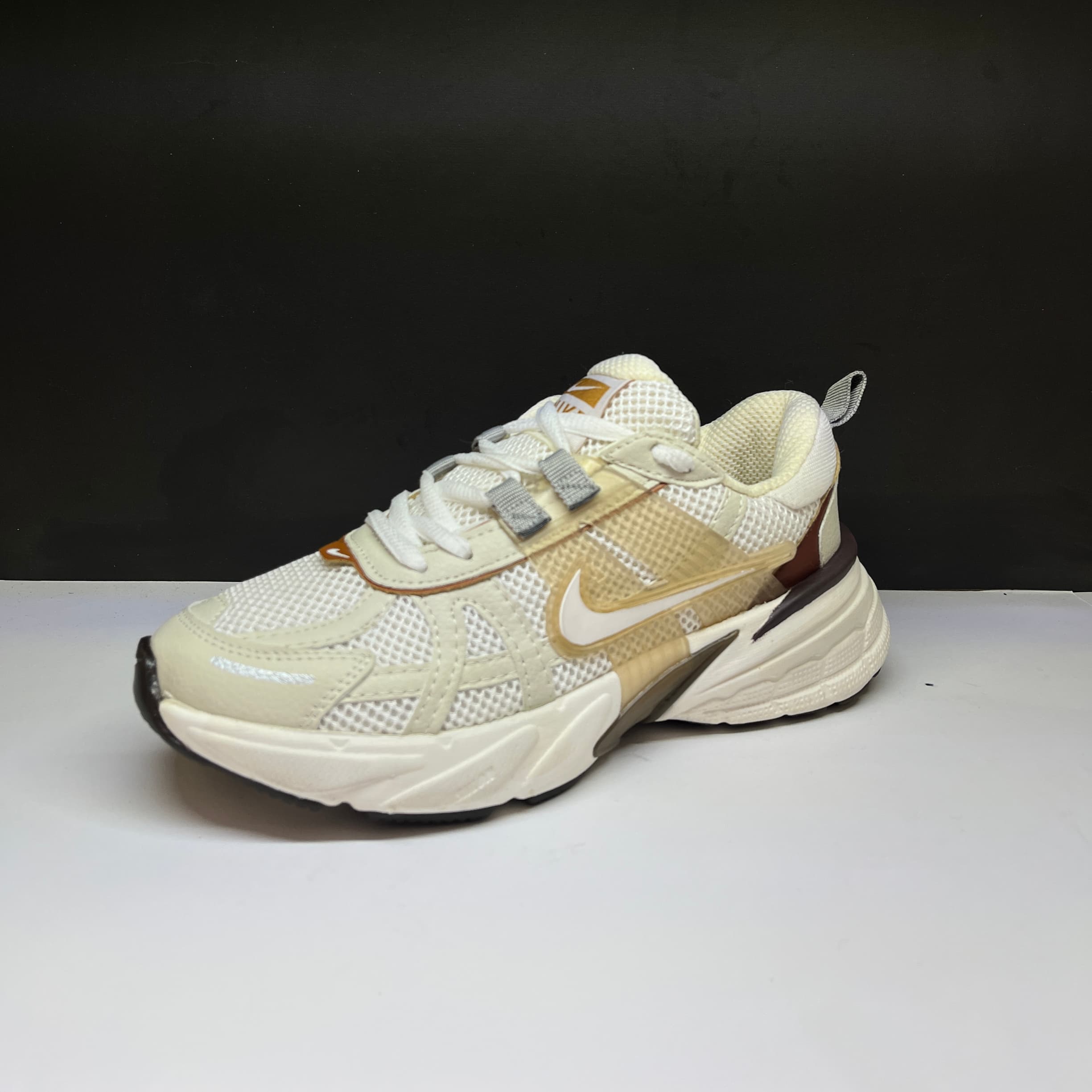 کتونی زنانه پیاده روی نایک Nike V2K کرم-موکا