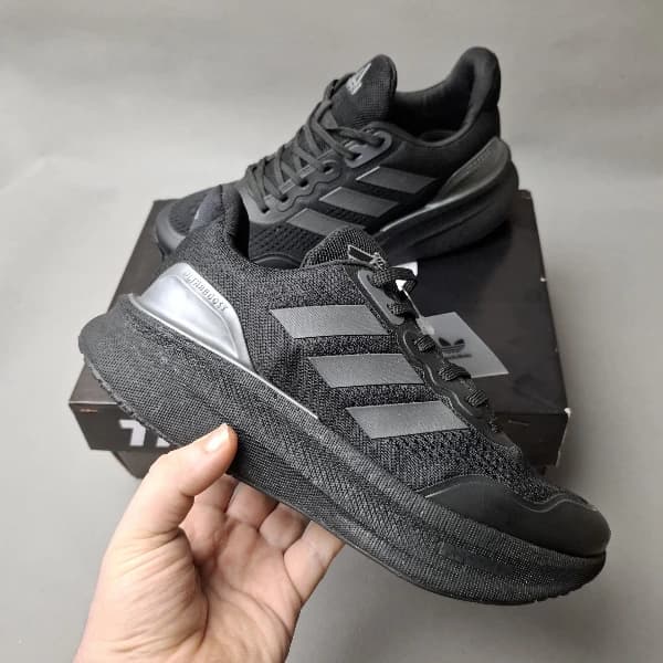کتونی رانینگ ادیداس اولترابوست تمام مشکی مردانه(adidas ultraboost) — تصویر ۲