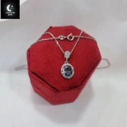 گردنبند نقره زنانه تک نگین توپاز هفت رنگ عیار 925با آبکاری طلا سفید — تصویر ۳