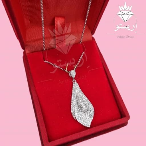 گردنبند نقره نیلوفر با عیار 925 و آبکاری طلاسفید به همراه زنجیر دیپلمات بسیار شیک و خاص