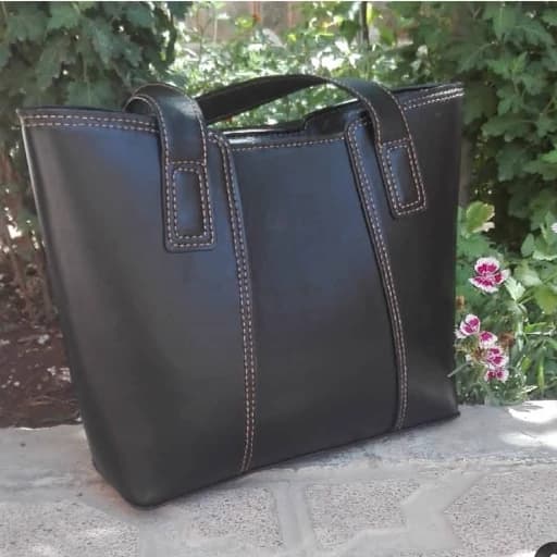 کیف دوشی زنانه چرم. طبیعی گاوی. دوخته شده با نخ ابریشم. قابل سفارش در رنگ دلخواه مشتری