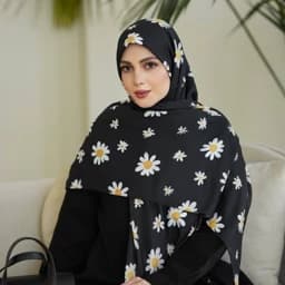 روسری (شال) نخی قواره 130 طرح های بابونه برند مونتلا — تصویر ۳