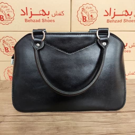 کیف دستی تمام چرم طبیعی گاوی درجه یک زنانه دخترانه رنگ مشکی دوخت ماشینی تک خانه کیفیت عالی — تصویر ۲