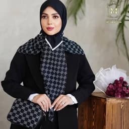 ست کیف و روسری (شال) مشکی طرح گوچی با کیف پاسپورتی مشکی گوچی و روسری نخی قواره 130 یل شال نخی مشکی — تصویر ۳