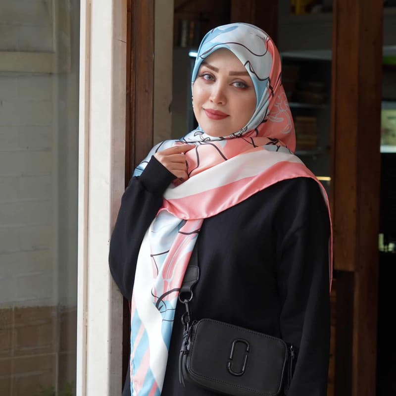 روسری زنانه مدل ابریشم طرح لاکچری دور دست دوز کد ana-3010 — تصویر ۴