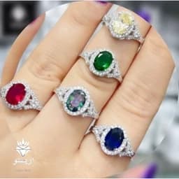 انگشتر نقره زنانه نگین رنگی جواهری (سبز.قرمز.کبود.هفت رنگ.یاسی)با عیار 925 و آبکاری طلاسفید — تصویر ۳