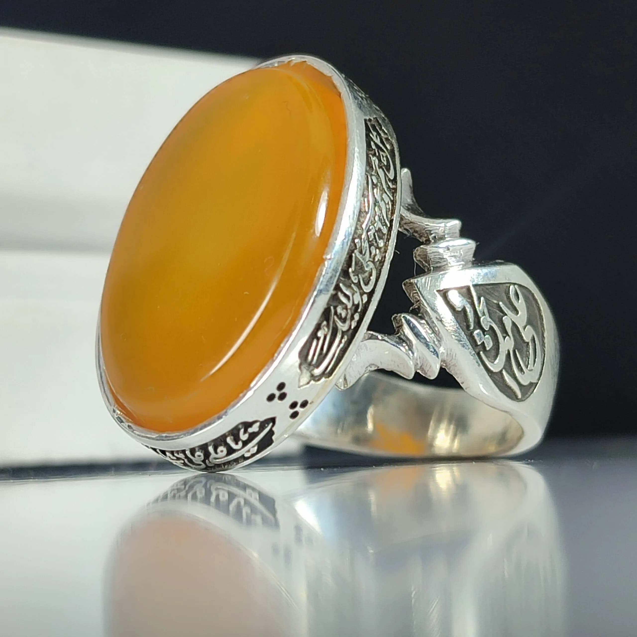 انگشتر نقره باسنگ شرف و الشمس ذکر روی رکاب (نادعلی) ذکر بغل رکاب (علی مع لحق) کد 2342 — تصویر ۵