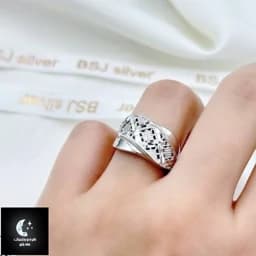 انگشتر نقره زنانه تراش باعیار 925 و آبکاری طلا سفید بدون نگین — تصویر ۳