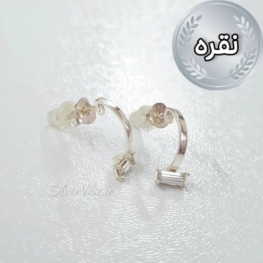 گوشواره نقره زنانه طرح نیم حلقه با تک نگین سواروسکی مستطیلی - برند اکسسوریز
