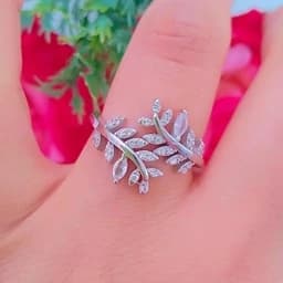 انگشتر نقره زنانه برگی با عیار 925 و آبکاری طلا سفید — تصویر ۳