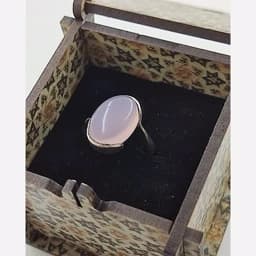 انگشتر دست ساز زنانه نقره عیار 925 نگین عقیق یاسی — تصویر ۳