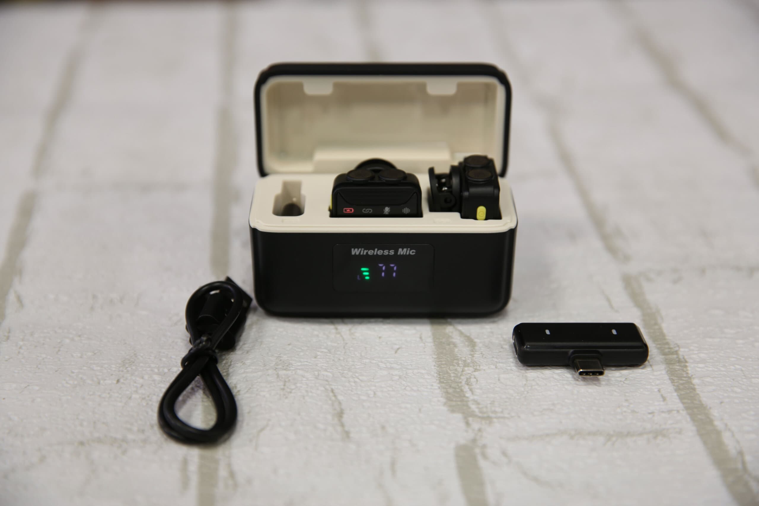 میکروفون بی سیم دو کاربره IDO M2 برای گوشی های آیفون و تایپ C ( پیشنهاد ویژه فروشگاه دوربین ماهان ) — تصویر ۲