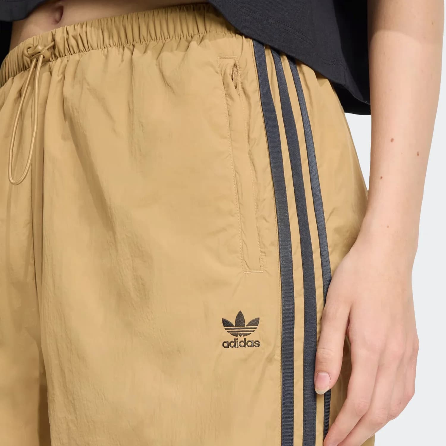 شلوار زنانه آدیداس مدل 3-Stripes Woven Parachute Pants — تصویر ۷