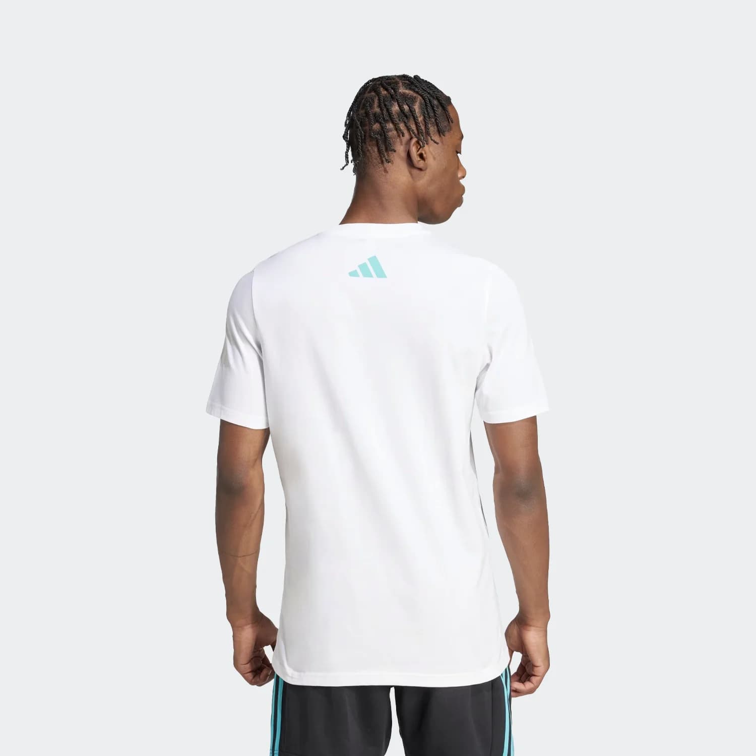 تیشرت مردانه آدیداس مدل Mercedes – AMG Petronas Formula One Team DNA Graphic Tee — تصویر ۳