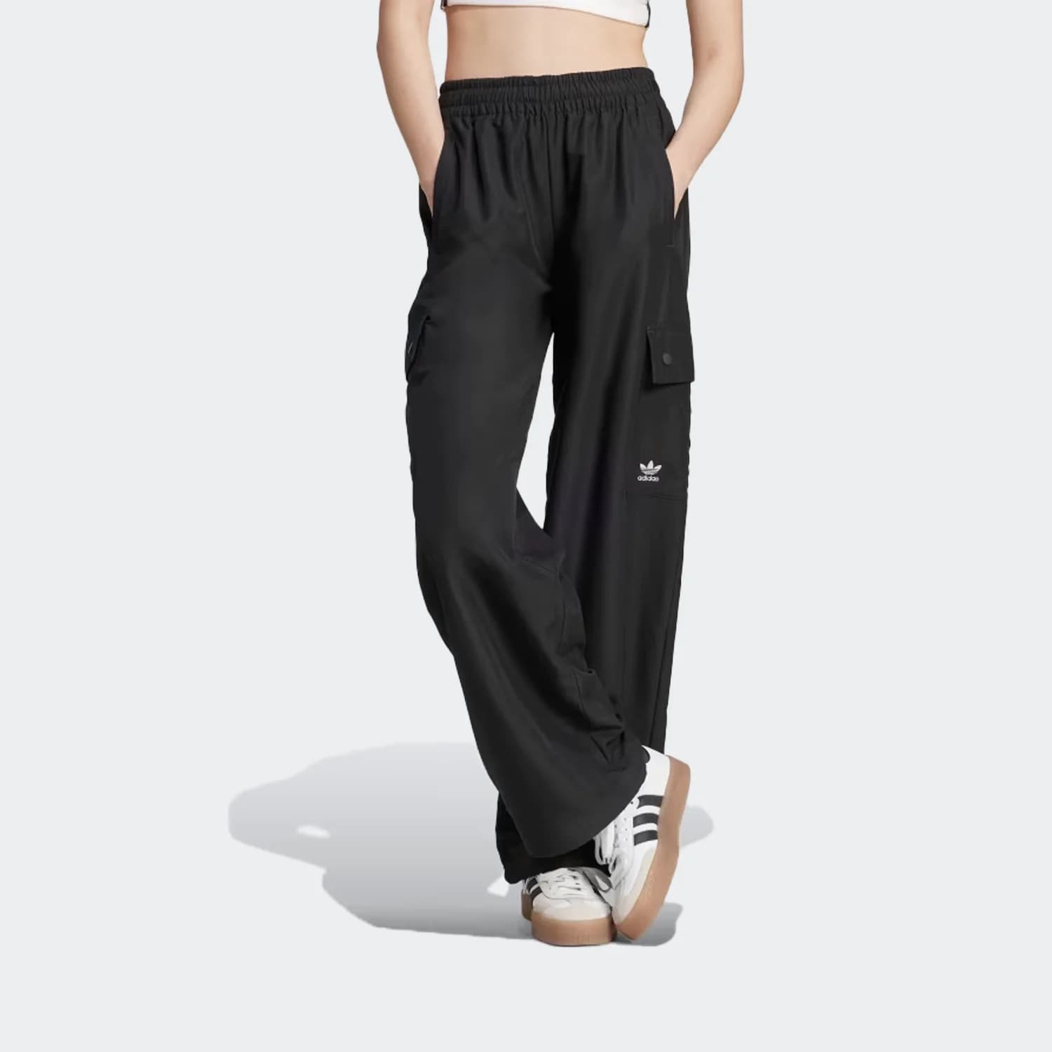 شلوار زنانه آدیداس مدل Essentials Woven Cargo Pants — تصویر ۳