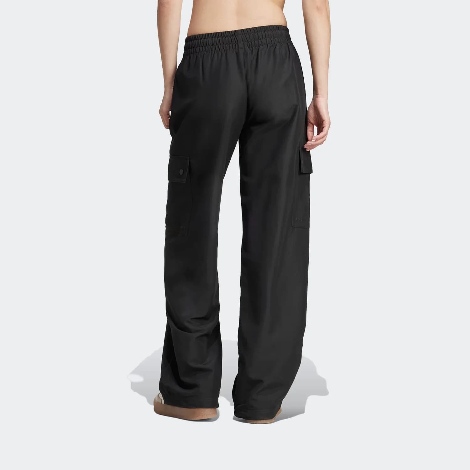 شلوار زنانه آدیداس مدل Essentials Woven Cargo Pants — تصویر ۴