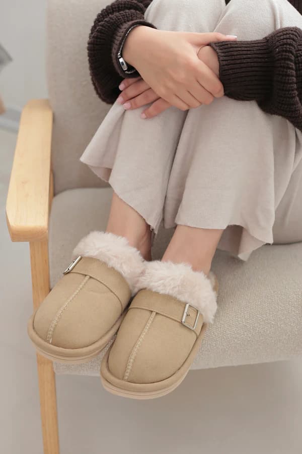 اسلیپر زنانه وارداتی مدل آگ خز دار UGG — تصویر ۷