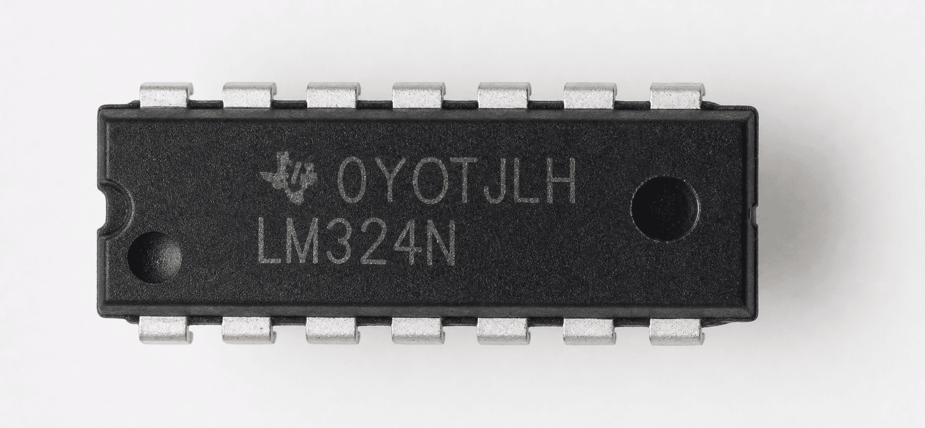 آیسی آپامپ چهارگانه LM324N (پکیج DIP-14)