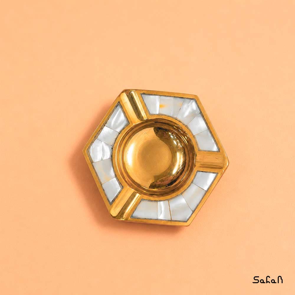 زیر سیگاری برنج و صدف طرح شش ضلعی