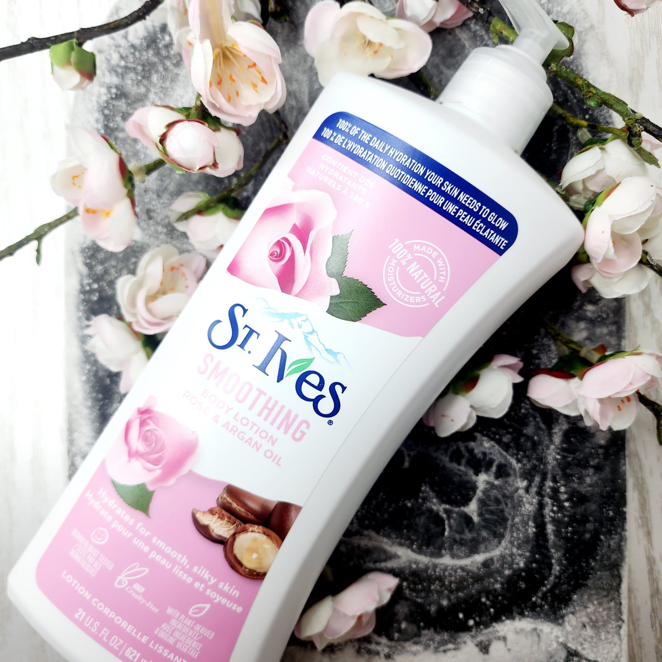 لوسیون بدن سنت ایوز ST.lves مدل smoothing حاوی عصاره گل رز و روغن آرگان حجم 621 میل — تصویر ۳